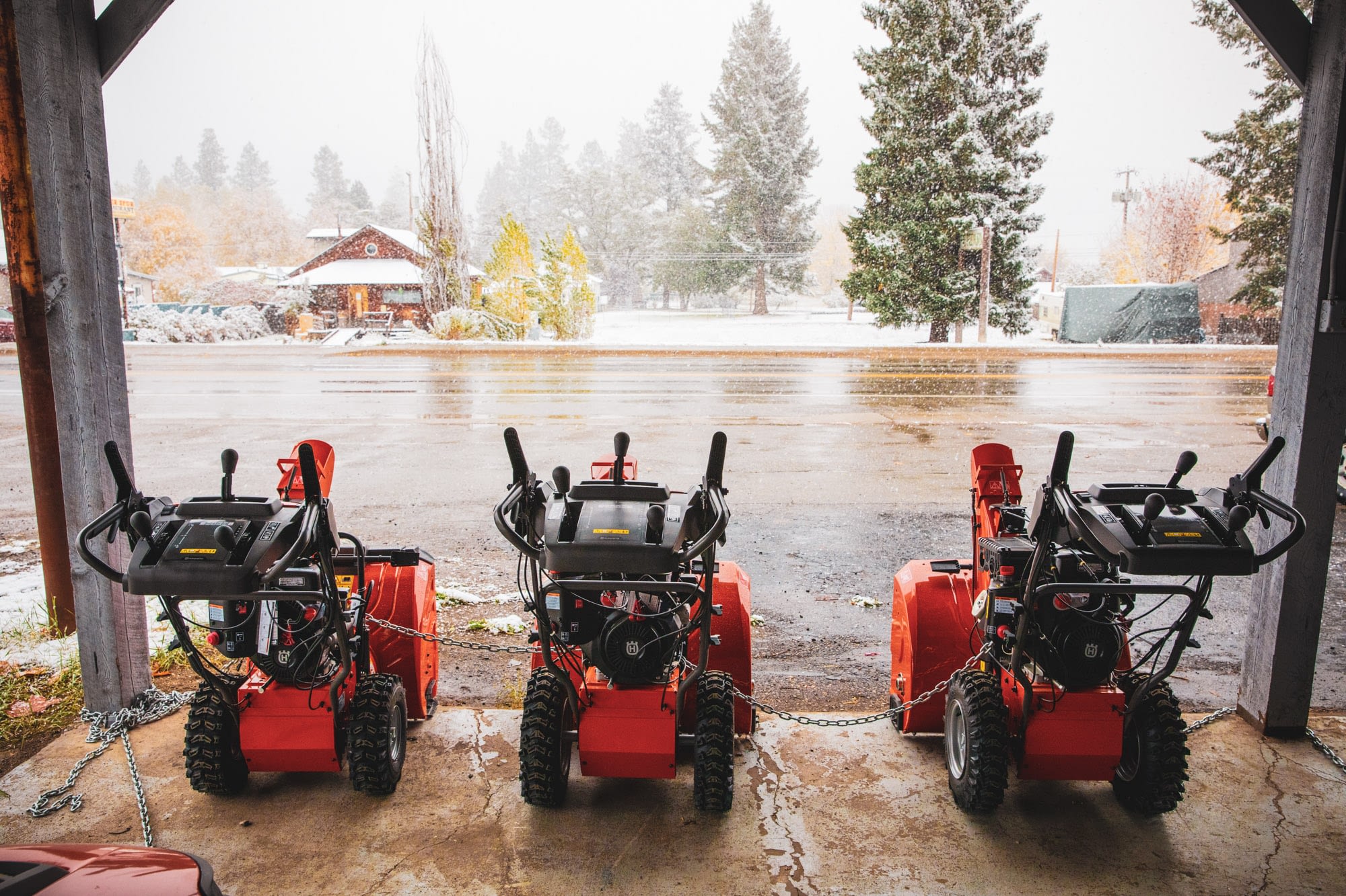 wattsawshop_store_exterior_snowblowers3