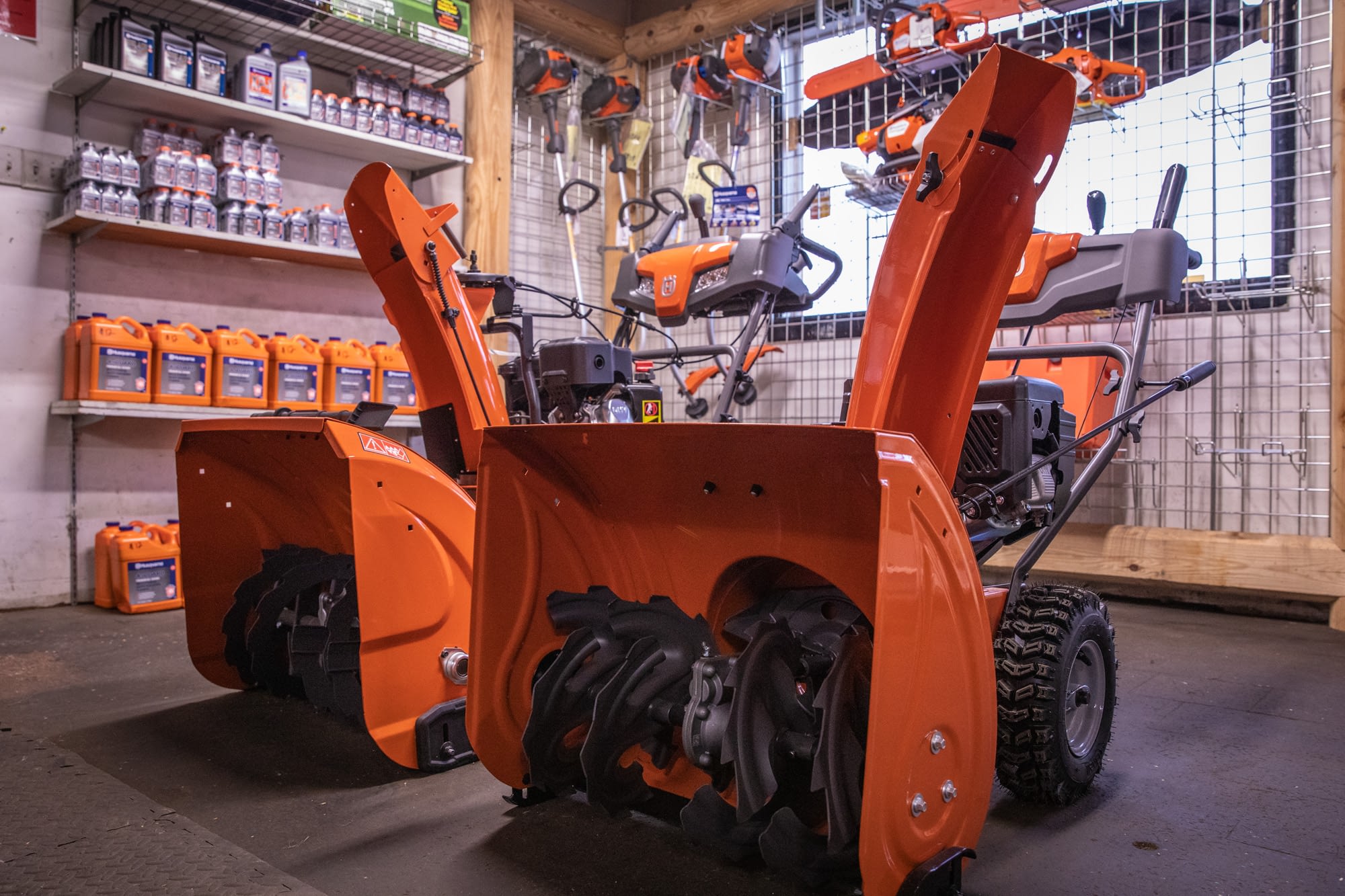 wattsawshop_store_interior_snowblowers2